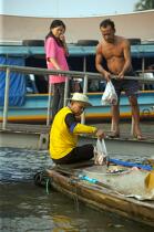 Pêcheur à Bangkok. © Philip Plisson / Plisson La Trinité / AA19296 - Photo Galleries - Chao Phraya
