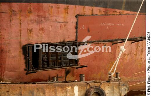 Dans le port de Bangkok. - © Philip Plisson / Plisson La Trinité / AA19303 - Nos reportages photos - Coque de bateau
