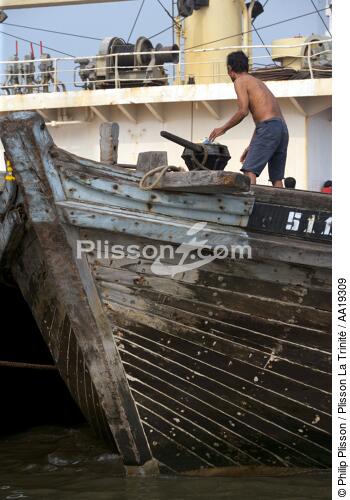 In the port of Bangkok. - © Philip Plisson / Plisson La Trinité / AA19309 - Photo Galleries - Man
