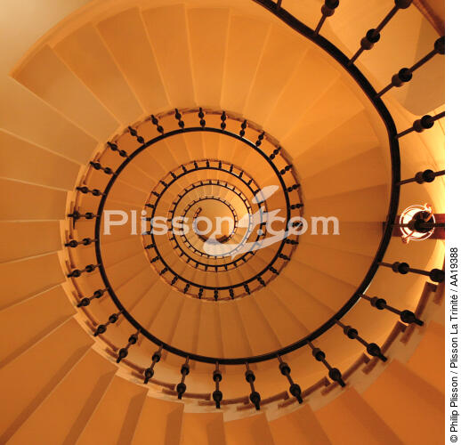 Escalier du phare de St Jean Cap Ferrat - © Philip Plisson / Plisson La Trinité / AA19388 - Nos reportages photos - Escalier