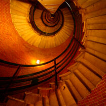 Stairs of the Canche's lighthouse © Philip Plisson / Plisson La Trinité / AA19397 - Photo Galleries - Sea decoration