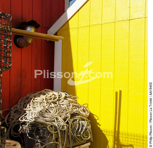 Yellow shelter in Portland - © Philip Plisson / Plisson La Trinité / AA19405 - Photo Galleries - Fishing equipment