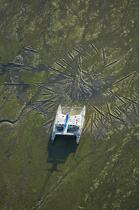 Low tide at Locmariaquer. © Philip Plisson / Plisson La Trinité / AA19840 - Photo Galleries - Cruising catamaran