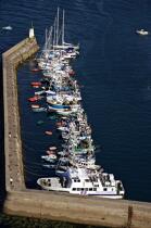 Bateaux dans le port de Houat. © Philip Plisson / Plisson La Trinité / AA20010 - Nos reportages photos - Houat