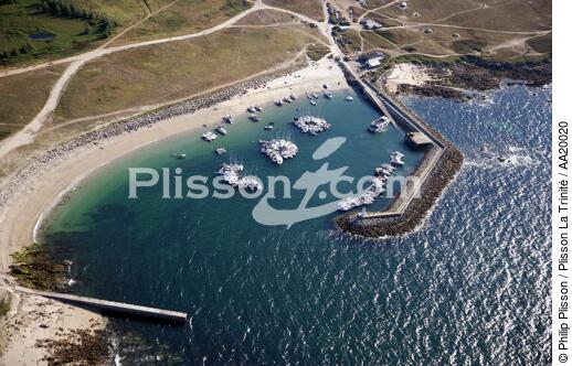 Hoedic,the port of the Argol. - © Philip Plisson / Plisson La Trinité / AA20020 - Photo Galleries - Pier