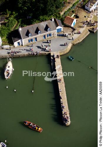 Jetty of the Port of Bono. - © Philip Plisson / Plisson La Trinité / AA20059 - Photo Galleries - Pier