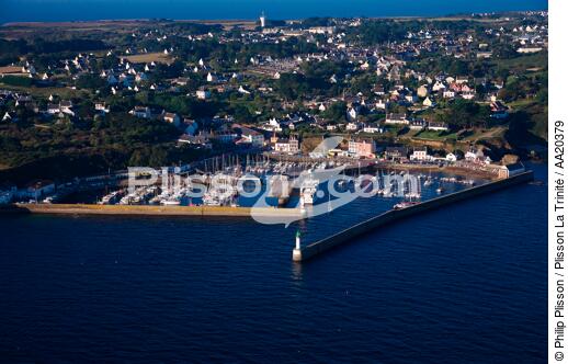 Port-Tudy,ile de Groix. - © Philip Plisson / Plisson La Trinité / AA20379 - Nos reportages photos - Jetée
