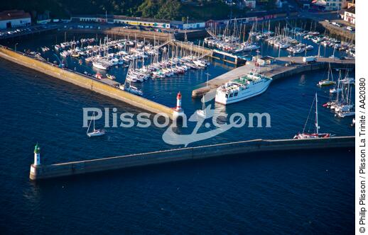Port-Tudy, Groix island. - © Philip Plisson / Plisson La Trinité / AA20380 - Photo Galleries - Pier