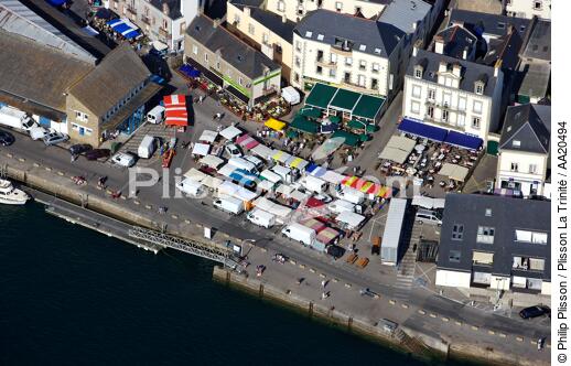 Market in the port of Etel. - © Philip Plisson / Plisson La Trinité / AA20494 - Photo Galleries - Market