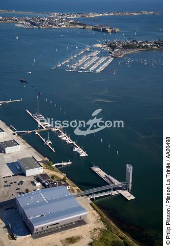 Port of Lorient. - © Philip Plisson / Plisson La Trinité / AA20498 - Photo Galleries - Ponton