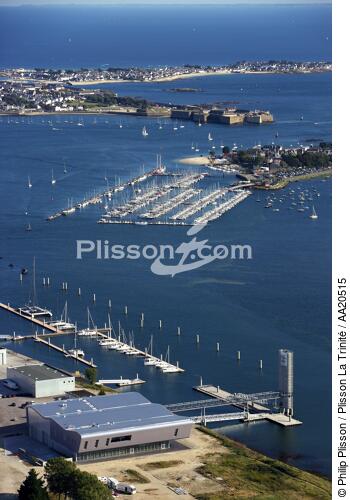 La cité de la voile,port de Kernével et la citadelle de Port-Louis. - © Philip Plisson / Plisson La Trinité / AA20515 - Nos reportages photos - Citadelle