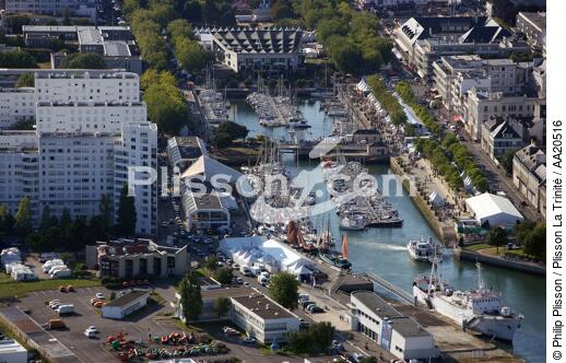 Harbor of Lorient. - © Philip Plisson / Plisson La Trinité / AA20516 - Photo Galleries - Ponton