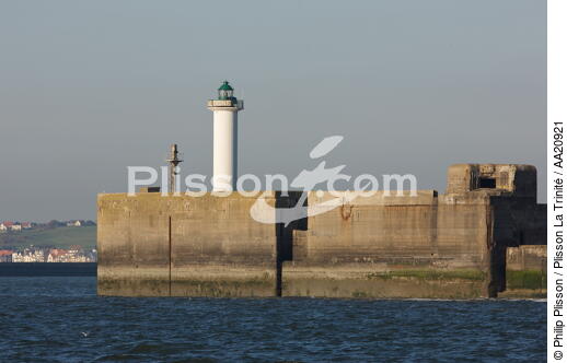 Le phare de Boulogne. - © Philip Plisson / Plisson La Trinité / AA20921 - Nos reportages photos - Barrage