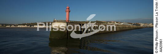 Boulogne. - © Philip Plisson / Plisson La Trinité / AA20961 - Nos reportages photos - De Dunkerque à la Baie de Somme