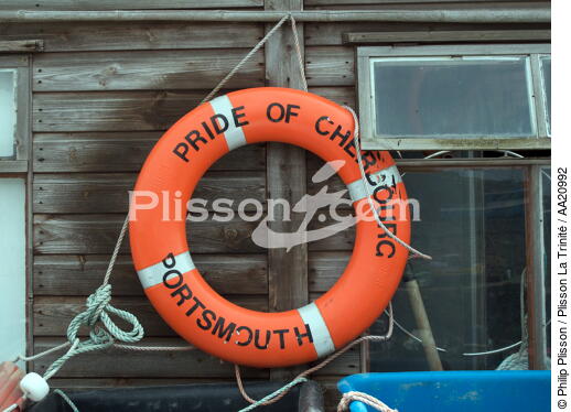 Alderney. - © Philip Plisson / Plisson La Trinité / AA20992 - Photo Galleries - Life buoy