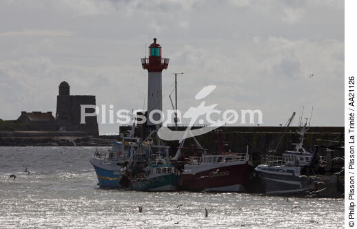 St Vaast et Tatihou au fond. - © Philip Plisson / Plisson La Trinité / AA21126 - Nos reportages photos - Tatihou