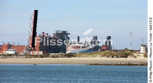 Dunkerque. - © Philip Plisson / Plisson La Trinité / AA21312 - Photo Galleries - From Dunkerque to la Baie de Somme