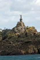 Le Rocher de Bizeux devant Saint-Malo. © Philip Plisson / Plisson La Trinité / AA21553 - Nos reportages photos - Ille-et-Vilaine