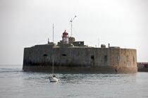 Le fort de l'Ouest devant Cherbourg. © Philip Plisson / Plisson La Trinité / AA21811 - Nos reportages photos - Cherbourg