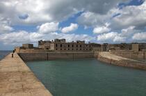 Le fort de l'île Pelée devant Cherbourg. © Philip Plisson / Plisson La Trinité / AA21815 - Nos reportages photos - Fort de l'île Pelée