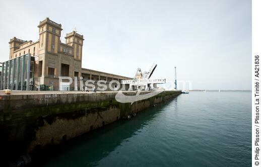 The old ferry terminal at Cherbourg. - © Philip Plisson / Plisson La Trinité / AA21836 - Photo Galleries - From Barfleur to Granville