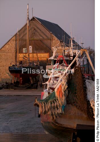 Saint-Vaast la Hougue. - © Philip Plisson / Plisson La Trinité / AA21859 - Nos reportages photos - Réparation navale