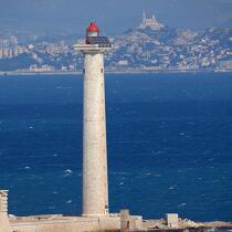 Le phare du Planier devant Marseille. © Philip Plisson / Plisson La Trinité / AA21951 - Nos reportages photos - Marseille