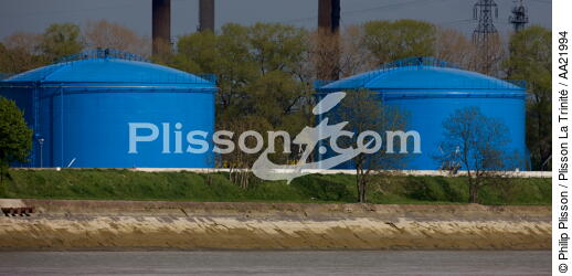 La raffinerie de Port-Jérôme. - © Philip Plisson / Plisson La Trinité / AA21994 - Nos reportages photos - Industrie pétrolière