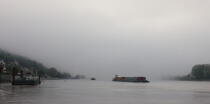Mist on the River Seine. © Philip Plisson / Plisson La Trinité / AA22084 - Photo Galleries - Barge