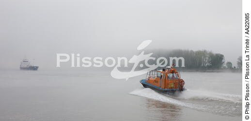 Mist on the River Seine. - © Philip Plisson / Plisson La Trinité / AA22085 - Photo Galleries - Seine Maritime