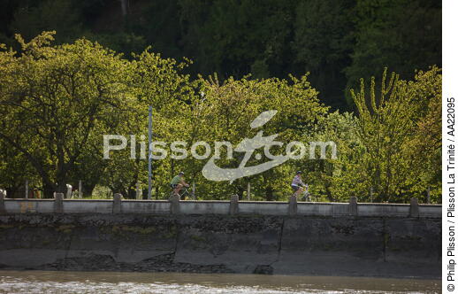 Bord de Seine. - © Philip Plisson / Plisson La Trinité / AA22095 - Nos reportages photos - Du Tréport à l'estuaire de la Seine