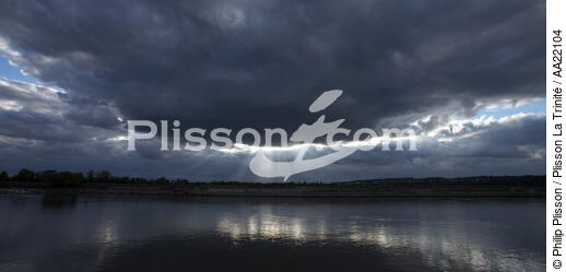 Lumière sur la Seine. - © Philip Plisson / Plisson La Trinité / AA22104 - Nos reportages photos - Du Tréport à l'estuaire de la Seine