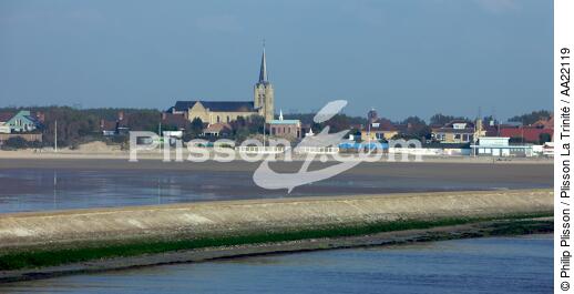 Gravelines. - © Philip Plisson / Plisson La Trinité / AA22119 - Nos reportages photos - De Dunkerque à la Baie de Somme