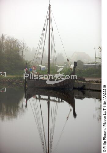 Sur le Canal de Caen à la mer. - © Philip Plisson / Plisson La Trinité / AA22219 - Nos reportages photos - Site [14]
