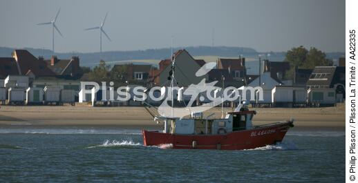 Pêche côtière près de Calais. - © Philip Plisson / Plisson La Trinité / AA22335 - Nos reportages photos - Calais