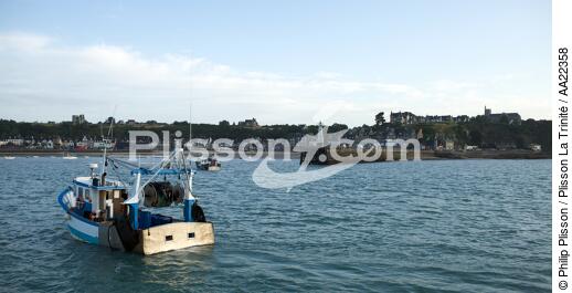 pêche devant Cancale. - © Philip Plisson / Plisson La Trinité / AA22358 - Nos reportages photos - Cancale