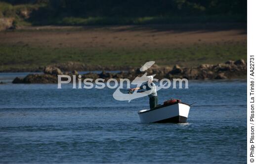 Pêche sur la Rance. - © Philip Plisson / Plisson La Trinité / AA22731 - Nos reportages photos - Barque