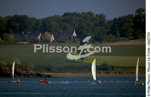 On the Rance. - © Philip Plisson / Plisson La Trinité / AA22734 - Photo Galleries - Sailing school