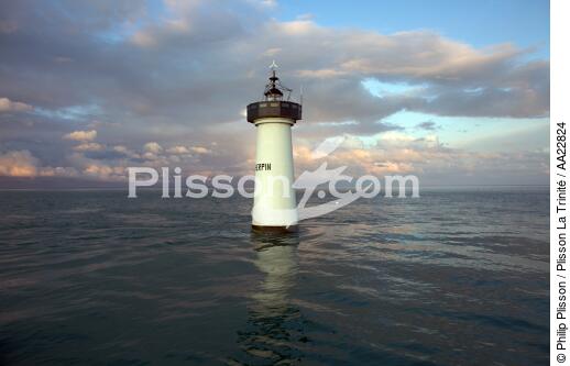 Le phare de la Pierre de Herpin. - © Philip Plisson / Plisson La Trinité / AA22824 - Nos reportages photos - Ille & Vilaine