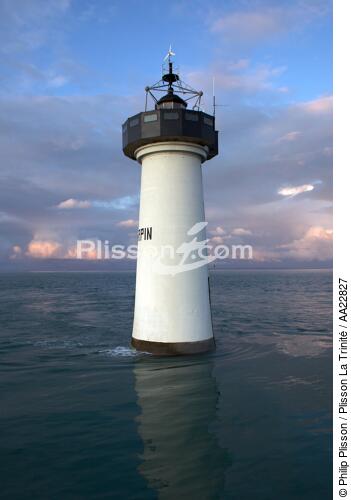 Le phare de la Pierre de Herpin. - © Philip Plisson / Plisson La Trinité / AA22827 - Nos reportages photos - Herpin