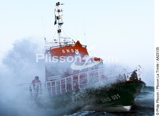 Canot de sauvetage - SNSM - © Philip Plisson / Plisson La Trinité / AA23135 - Nos reportages photos - Sauvetage en mer