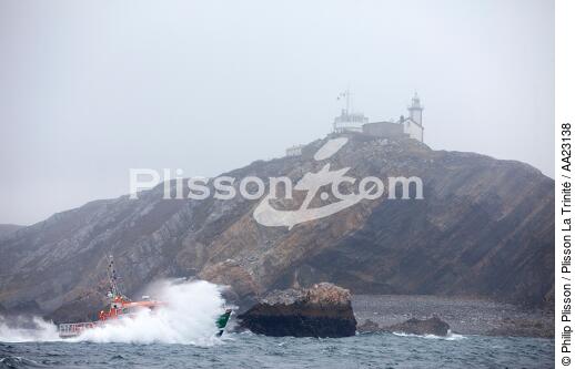 Canot de sauvetage devant la pointe du Toulinguet - © Philip Plisson / Plisson La Trinité / AA23138 - Nos reportages photos - Sauvetage en mer