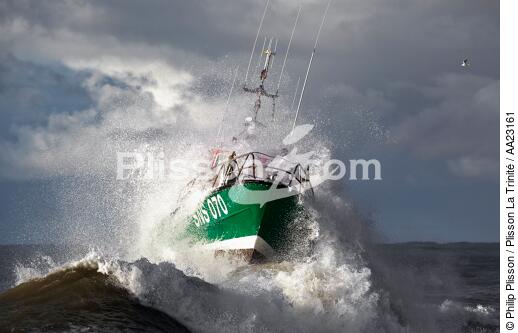 Le canot tout temps de l'île d'Oléron. - © Philip Plisson / Plisson La Trinité / AA23161 - Nos reportages photos - SNSM