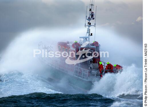 Canot de sauvetage - SNSM - © Philip Plisson / Plisson La Trinité / AA23163 - Nos reportages photos - Sauvetage en mer