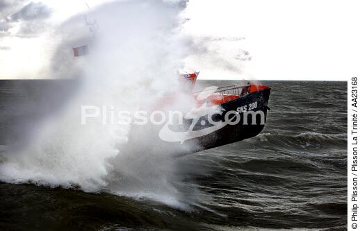 Canot de sauvetage - SNSM - © Philip Plisson / Plisson La Trinité / AA23168 - Nos reportages photos - Sauveteur en mer
