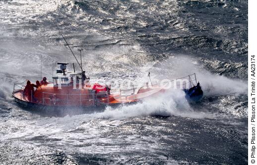 Canot de sauvetage - SNSM - © Philip Plisson / Plisson La Trinité / AA23174 - Nos reportages photos - Sauvetage en mer