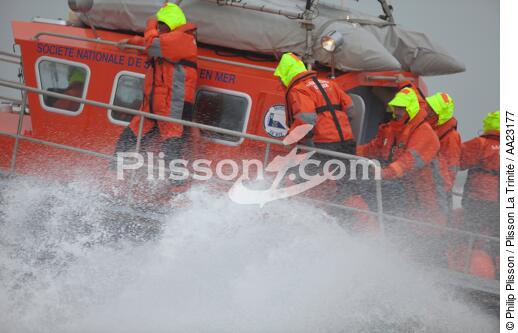 Canot de sauvetage - SNSM - © Philip Plisson / Plisson La Trinité / AA23177 - Nos reportages photos - Sauveteur en mer