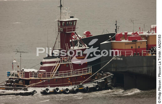 Trafic remoquage sur l'Hudson river - © Philip Plisson / Plisson La Trinité / AA23183 - Nos reportages photos - Hudson