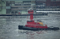 Trafic remoquage sur l'Hudson river © Philip Plisson / Plisson La Trinité / AA23185 - Nos reportages photos - Remorqueur