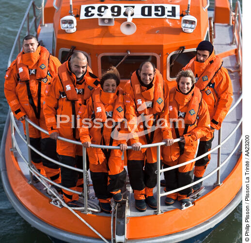 Lifeboat crew members from Damgan - © Philip Plisson / Plisson La Trinité / AA23200 - Photo Galleries - Stem